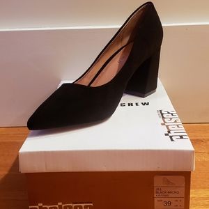 New in box Chelsea Crew Jill Pumps